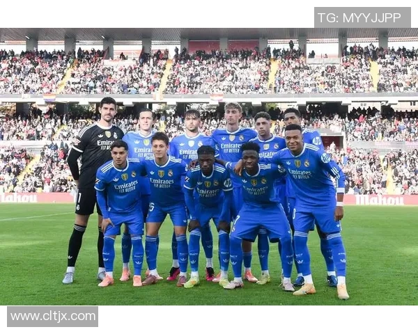 西甲足球明星合影珍藏集展示各大球星风采与荣耀瞬间